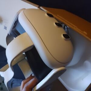 Standalone White VR Headset with Ergonomic Design